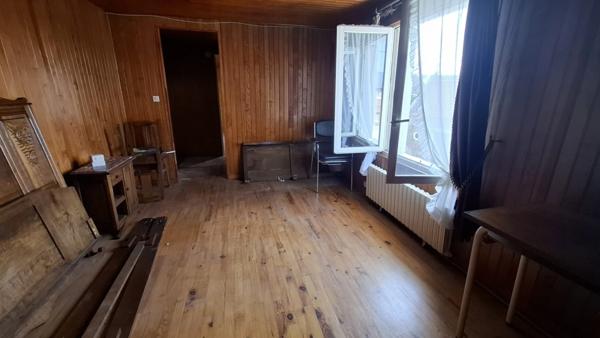 A vendre à LEVERGIE (02420) , Longère habitable de plain pied, avec Hangar, Garage et Dépendances