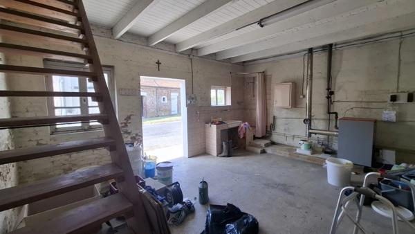 A vendre à LEVERGIE (02420) , Longère habitable de plain pied, avec Hangar, Garage et Dépendances