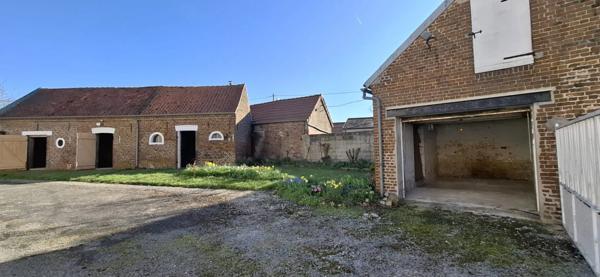 A vendre à LEVERGIE (02420) , Longère habitable de plain pied, avec Hangar, Garage et Dépendances