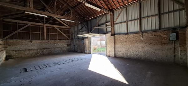 A vendre à LEVERGIE (02420) , Longère habitable de plain pied, avec Hangar, Garage et Dépendances