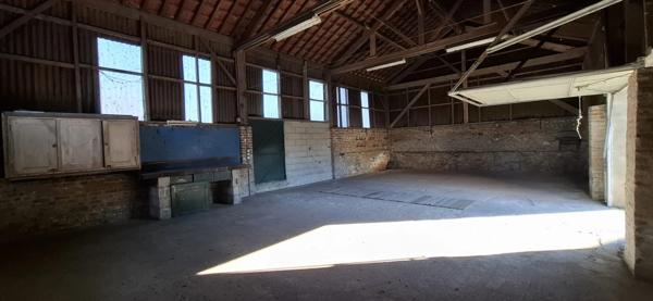 A vendre à LEVERGIE (02420) , Longère habitable de plain pied, avec Hangar, Garage et Dépendances