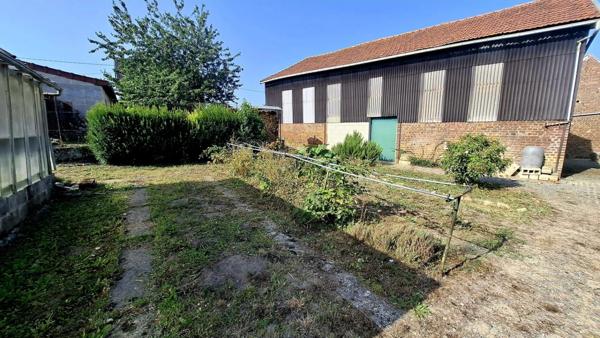 A vendre à LEVERGIE (02420) , Longère habitable de plain pied, avec Hangar, Garage et Dépendances