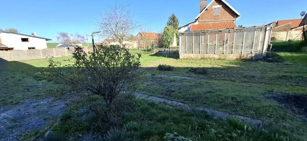 A vendre à LEVERGIE (02420) , Longère habitable de plain pied, avec Hangar, Garage et Dépendances