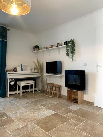 Charmant T3 entièrement rénové, offrant un cadre moderne et apaisant