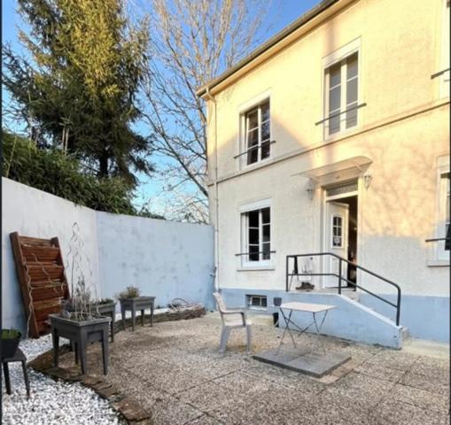 Élégante maison familiale de 5 chambres au cœur du centre-ville de Noyon