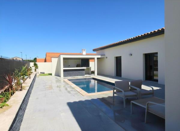 Villa contemporaine de plain pied 125m² sur terrain de 433m² avec piscine et garage