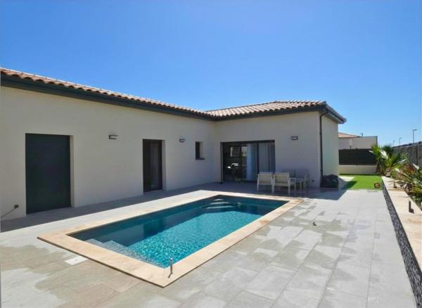 Villa contemporaine de plain pied 125m² sur terrain de 433m² avec piscine et garage
