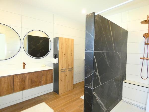 Villa contemporaine de plain pied 125m² sur terrain de 433m² avec piscine et garage