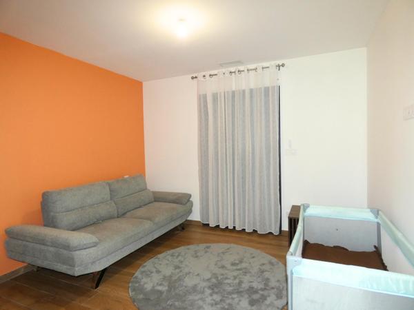 Villa contemporaine de plain pied 125m² sur terrain de 433m² avec piscine et garage