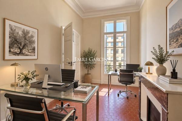 A vendre - Bel appartement ancien - à Aix-en-Provence
