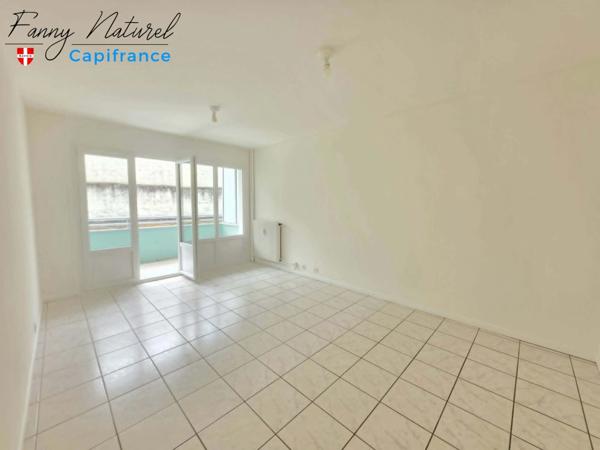 A deux pas de l'Hypercentre : Appartement T2 rénové, traversant avec Balcon, Cave et DPE C !