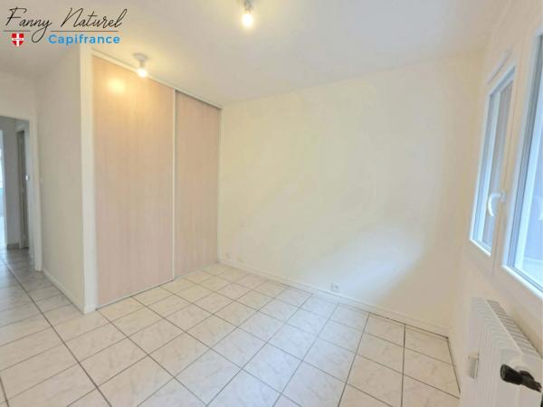 A deux pas de l'Hypercentre : Appartement T2 rénové, traversant avec Balcon, Cave et DPE C !