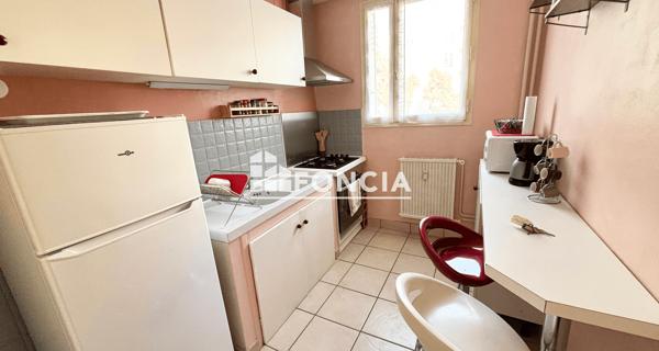 Location Studio meublé 37.56 m² - Guilherand-granges 07500