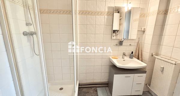 Location Studio meublé 37.56 m² - Guilherand-granges 07500