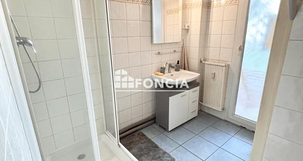 Location Studio meublé 37.56 m² - Guilherand-granges 07500