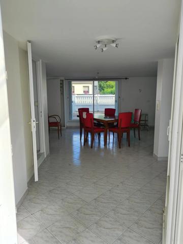 Pavillon, proche commerces beau potentiel