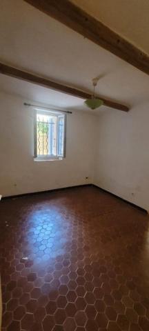BRIGNOLES - T2 + STUDIO INDEPENDANT - COUR, TERRASSE ET COMBLES