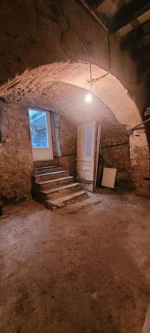 BRIGNOLES - T2 + STUDIO INDEPENDANT - COUR, TERRASSE ET COMBLES