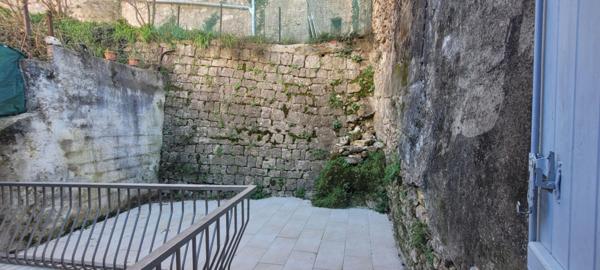 MAISON DE VILLAGE  T2 AVEC TERRASSE ET STUDIO INDEPENDANT