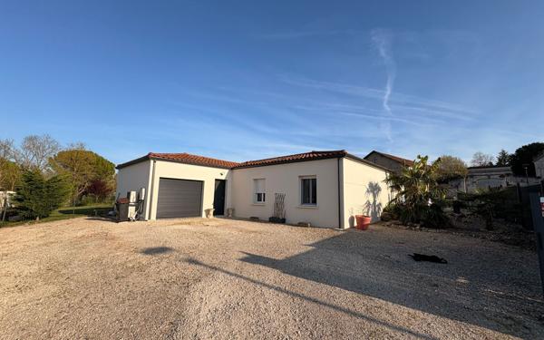 Maison à vendre    5 pièces •  Genté