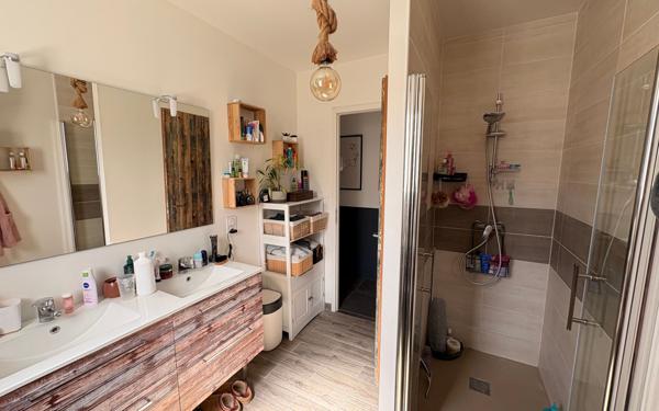 Maison à vendre    5 pièces •  Genté