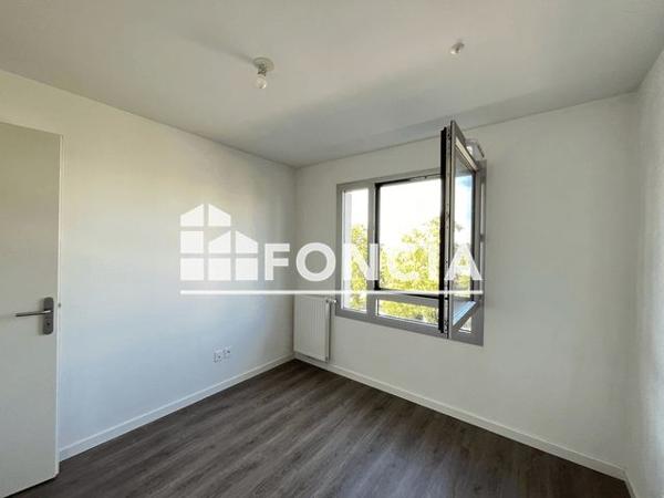 Location Appartement 3 pièces 68 m² - 4 AVENUE DES 40 JOURNAUX Bordeaux 33000