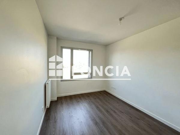 Location Appartement 3 pièces 68 m² - 4 AVENUE DES 40 JOURNAUX Bordeaux 33000