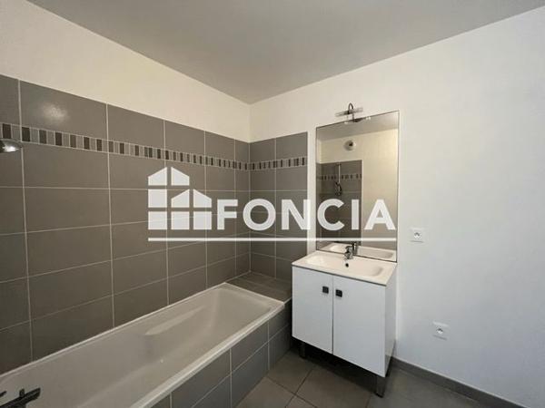 Location Appartement 3 pièces 68 m² - 4 AVENUE DES 40 JOURNAUX Bordeaux 33000