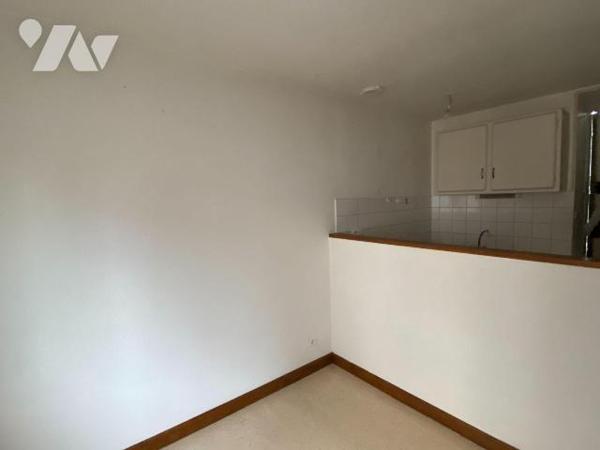 A vendre à Mauriac (CANTAL), une maison de ville, habitable de suite, idéale comme investisseme...