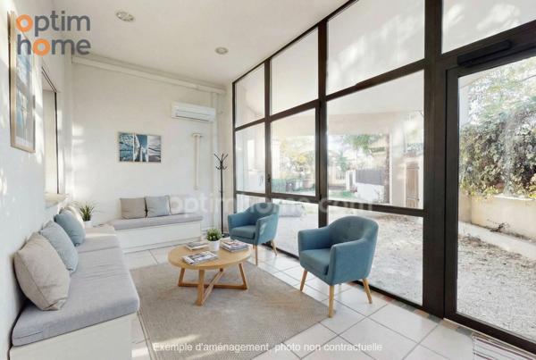 Bureau-local : salle de réunion, salle d'attente et 2 bureaux, cave, 1 studio, parkings privatif, terrasse