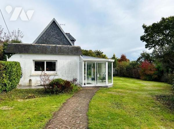 MAISON A VENDRE A FOUESNANT (29) - Beg Meil - 
Une maison d'habitation (Env.1956) comprenant :...