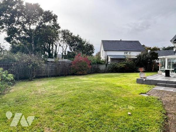 MAISON A VENDRE A FOUESNANT (29) - Beg Meil - 
Une maison d'habitation (Env.1956) comprenant :...