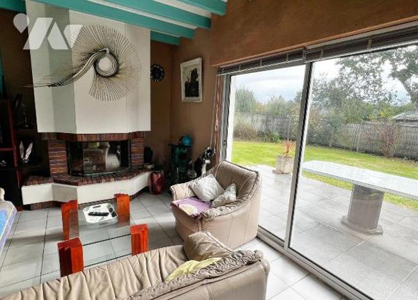 MAISON A VENDRE A FOUESNANT (29) - Beg Meil - 
Une maison d'habitation (Env.1956) comprenant :...