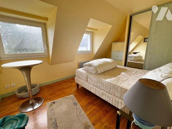 MAISON A VENDRE A FOUESNANT (29) - Beg Meil - 
Une maison d'habitation (Env.1956) comprenant :...