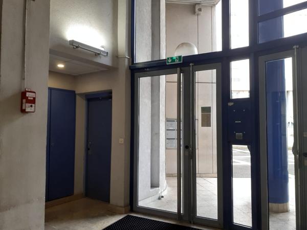 Local Commercial
         3 pièces
        - 105 m² 284 200 € *