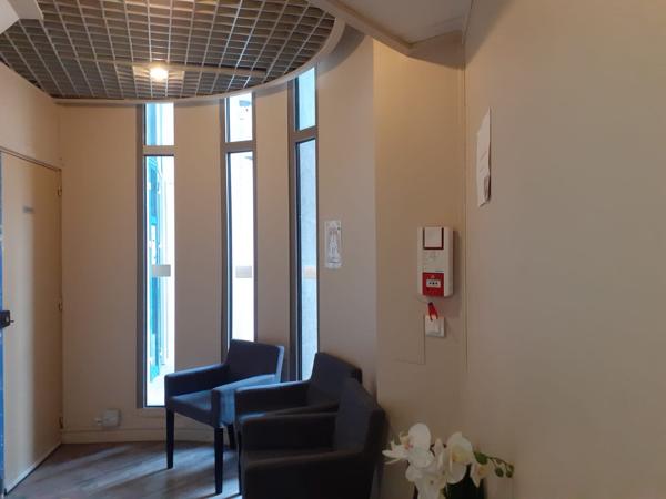 Local Commercial
         3 pièces
        - 105 m² 284 200 € *