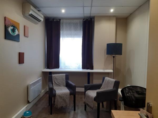 Local Commercial
         3 pièces
        - 105 m² 284 200 € *