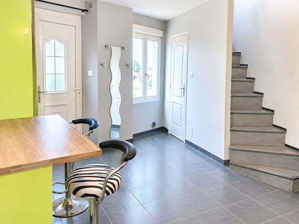 Maison de ville avec balcon et cave en plein centre de Bas En Basset