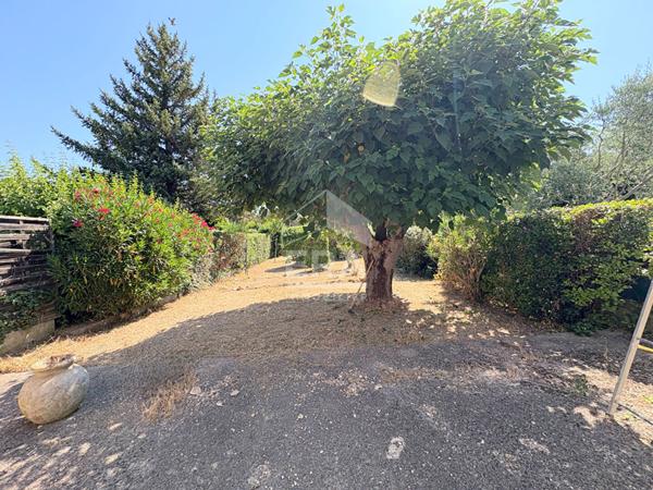 A VENDRE 84120 PERTUIS MAISON TYPE 3 PIECES D'ENVIRON 62M² AVEC JARDIN ET GARAGE.