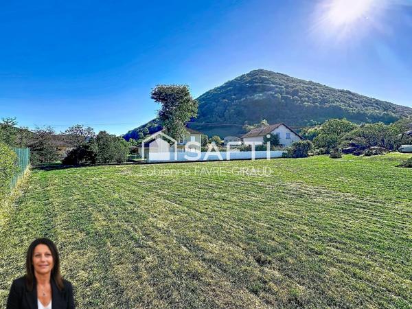 Terrain constructible 700 m², plat, emplacement privilégié au calme.