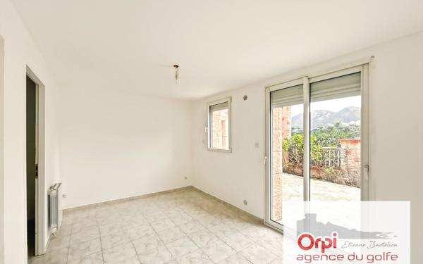 Appartement à louer    2 pièces •  Eccica-Suarella