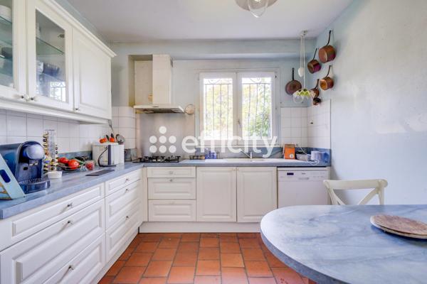 Maison
         5 pièces
        - 127 m² 441 000 € *
