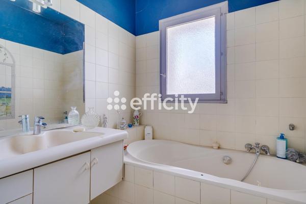 Maison
         5 pièces
        - 127 m² 441 000 € *