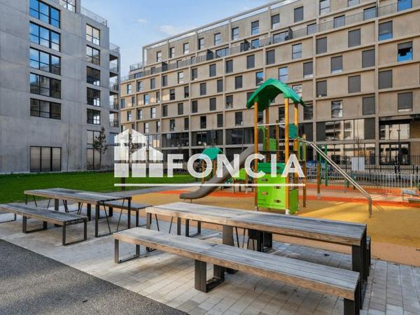 Location Appartement 4 pièces 89.7 m² - 194 / 196 RUE DES QUEYRIES Bordeaux 33100