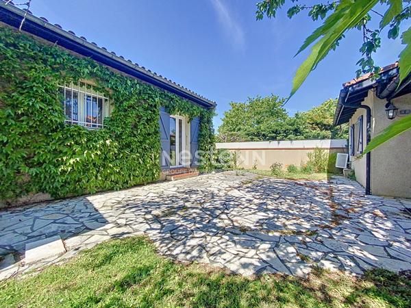 À VENDRE - FONSORBES - Maison 7 pièce(s) 200 m² avec piscine, grand garage en sous-sol, car-port et appartement de 32 m²