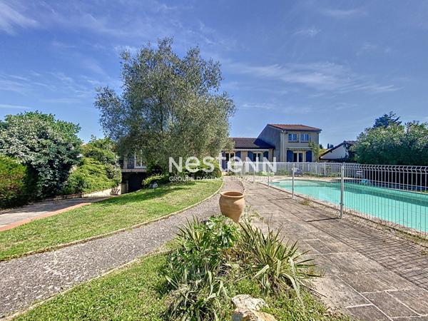 À VENDRE - FONSORBES - Maison 7 pièce(s) 200 m² avec piscine, grand garage en sous-sol, car-port et appartement de 32 m²