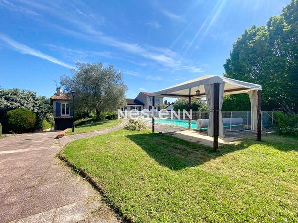 À VENDRE - FONSORBES - Maison 7 pièce(s) 200 m² avec piscine, grand garage en sous-sol, car-port et appartement de 32 m²