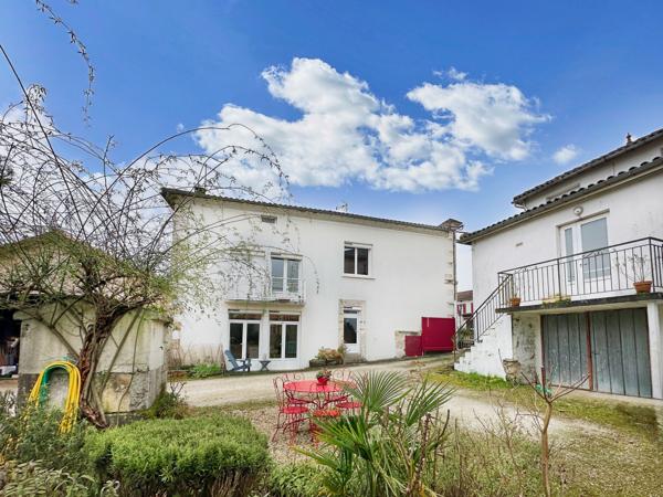 Maison à vendre à Saint-Séverin (16390) - Charente