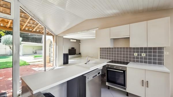 MAISON À VENDRE AVEC PISCINE - ORGON