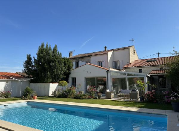 Grande maison familiale de 193.96 m2 avec piscine à Rochefort